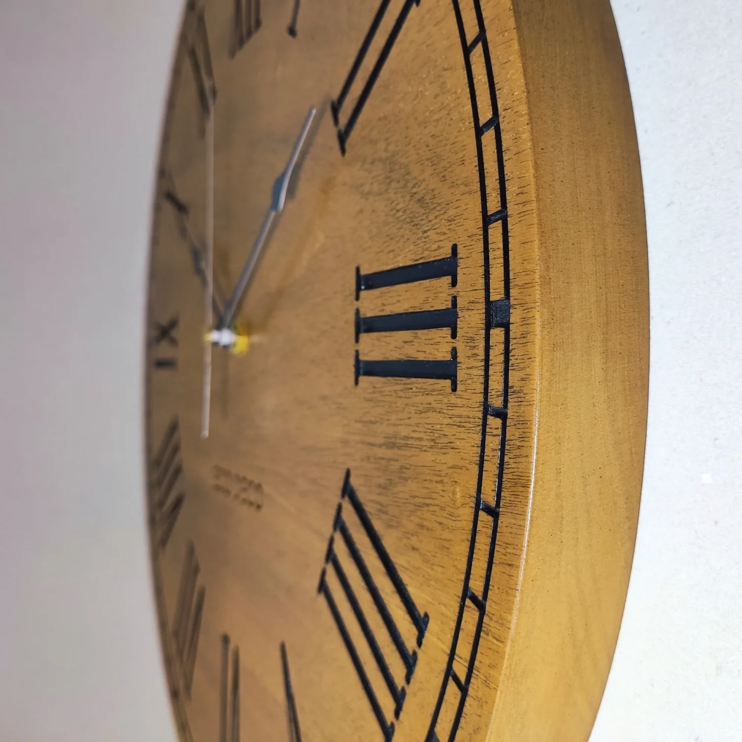 ecodeco- vintage-grain-side-close-up Vintage Grain Solid Wood Wall Clock